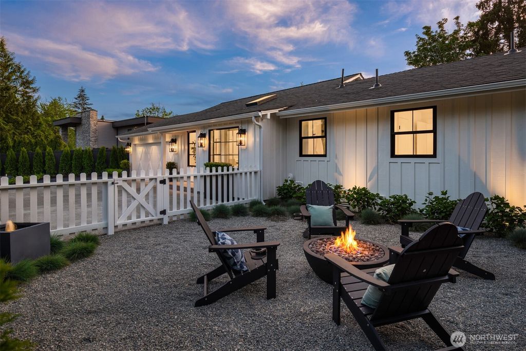 Photo of 2829 92nd Avenue NE, Clyde Hill, WA 98004 (MLS # 2520192)