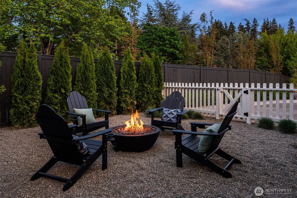 Photo of 2829 92nd Avenue NE, Clyde Hill, WA 98004 (MLS # 2520192)