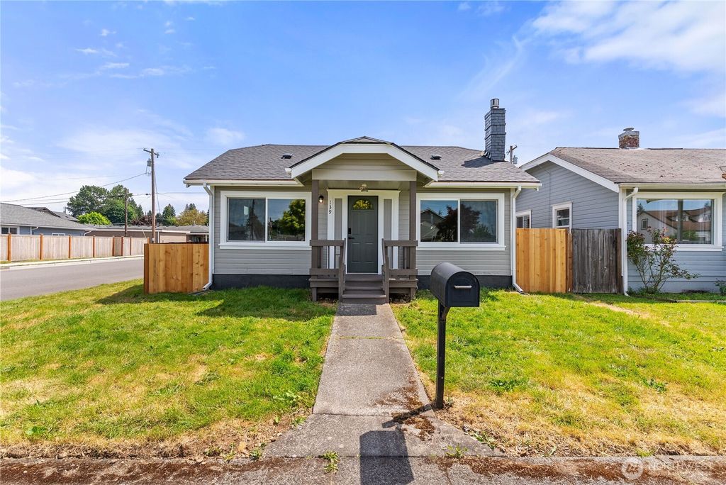 Photo of 139 N Lenore Avenue, Arlington, WA 98223 (MLS # 2528364)