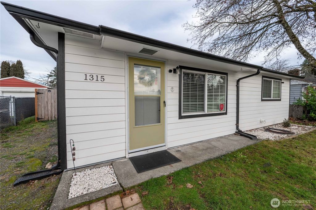 Photo of 1315 118th Street S, Tacoma, WA 98444 (MLS # 2465779)