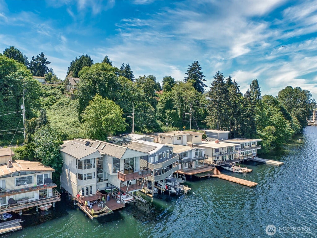 Photo of 9620 Rainier Avenue S, Seattle, WA 98118 (MLS # 2574000)