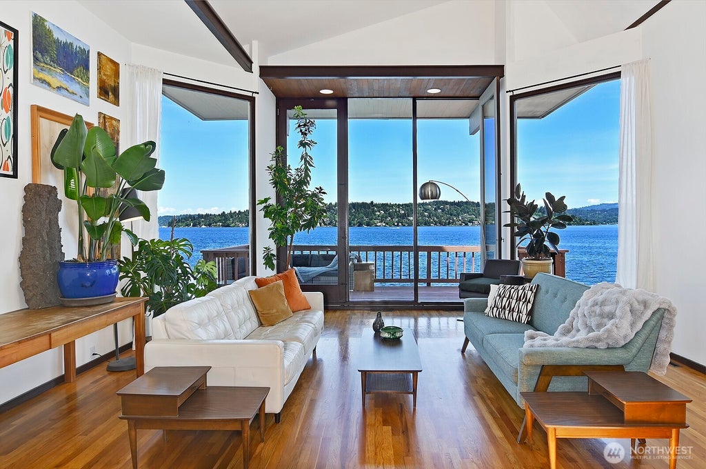 Photo of 9620 Rainier Avenue S, Seattle, WA 98118 (MLS # 2574000)