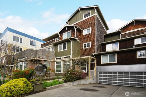 Photo of 12534 15th Avenue NE, Seattle, WA 98125 (MLS # 2501243)