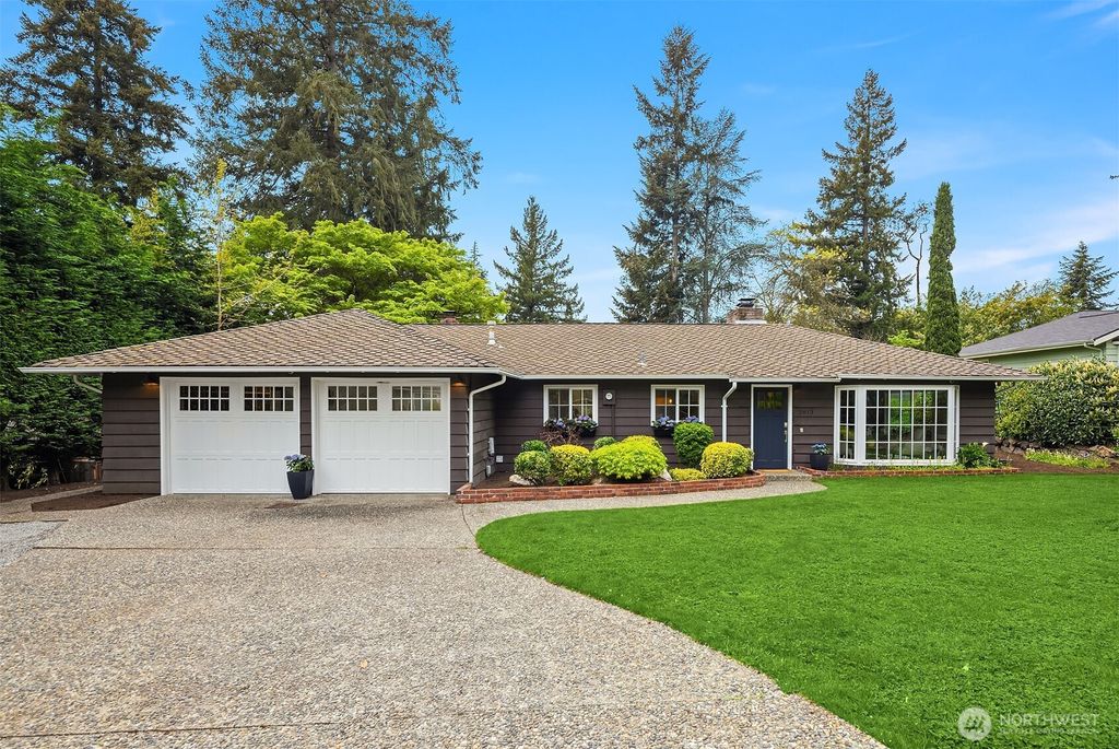 Photo of 2613 126th Avenue NE, Bellevue, WA 98005 (MLS # 2514589)