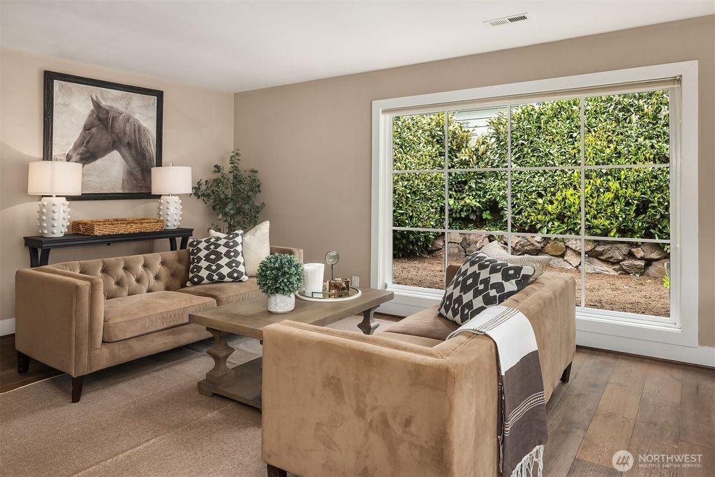 Photo of 2613 126th Avenue NE, Bellevue, WA 98005 (MLS # 2514589)