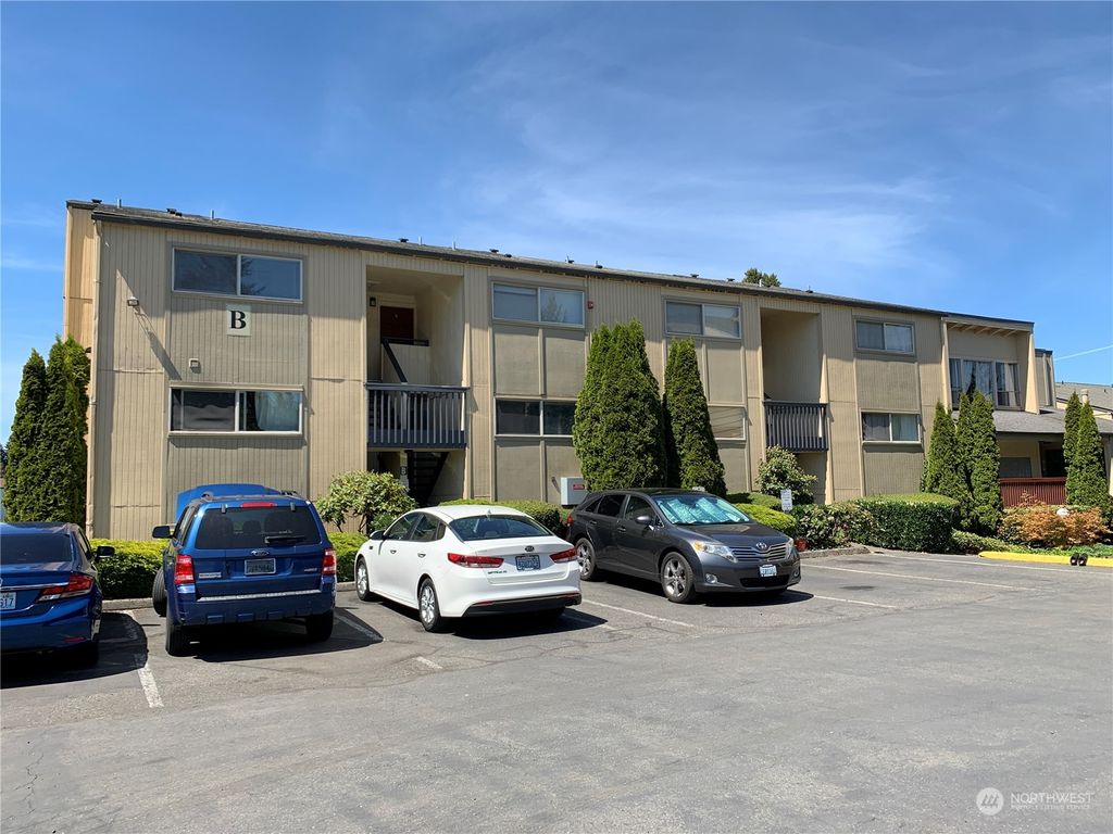 Photo of 31003 14th Avenue S #B5, Federal Way, WA 98003 (MLS # 2067283)