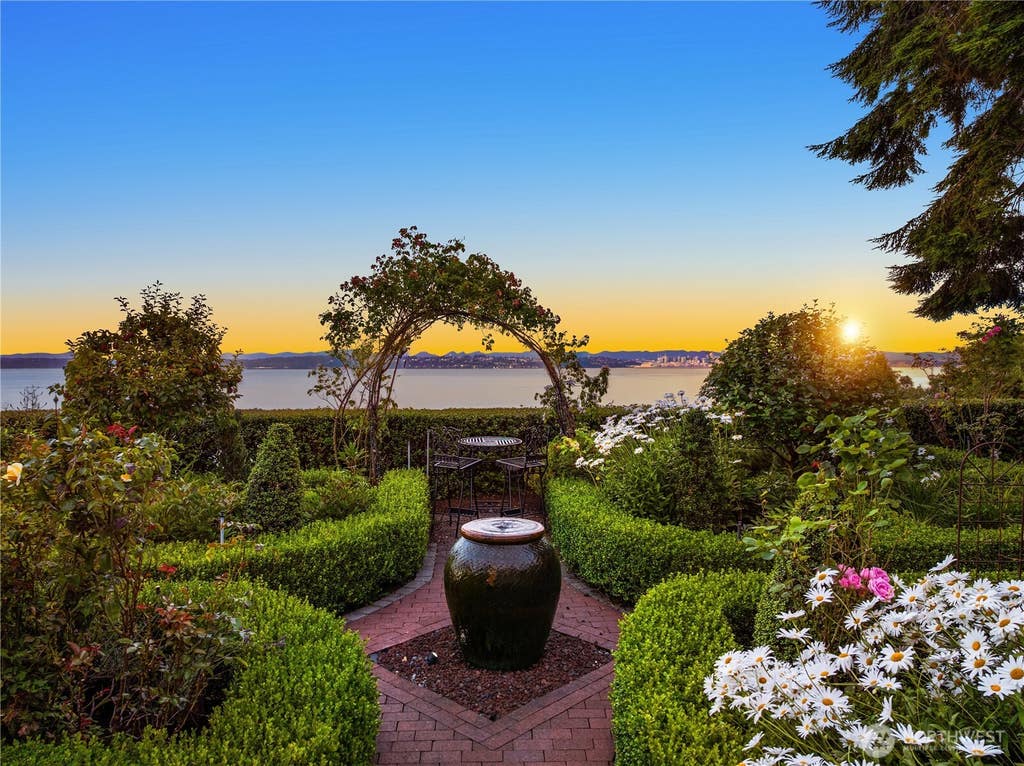Photo of 8916 Ferncliff Avenue NE, Bainbridge Island, WA 98110 (MLS # 2564838)