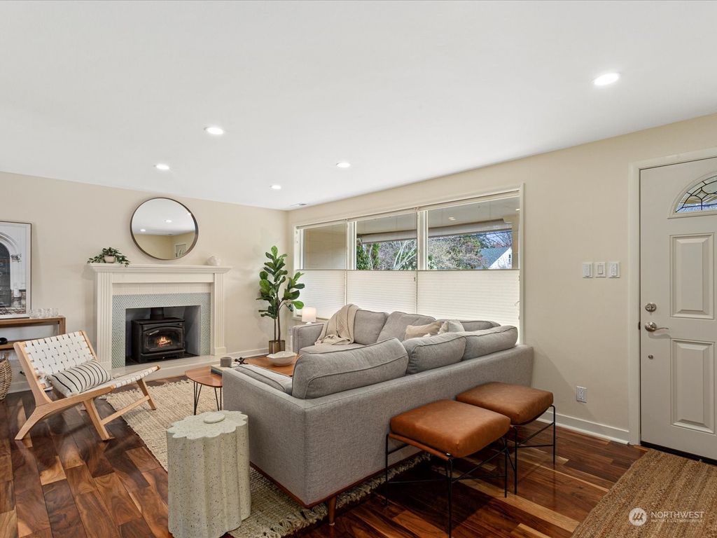 Photo of 10011 8th Avenue NW, Seattle, WA 98177 (MLS # 2044686)