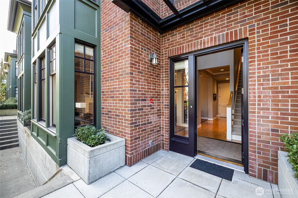 Photo of 121 W Comstock Street #121, Seattle, WA 98119 (MLS # 2360594)