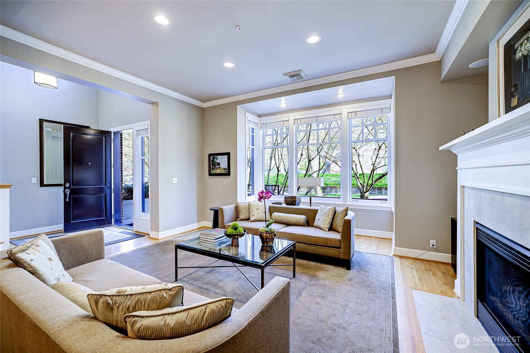 121 W Comstock Street 121