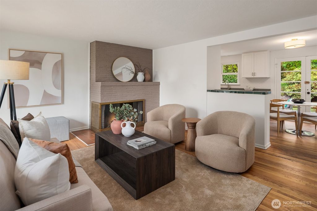 Photo of 11346 Bartlett Avenue NE, Seattle, WA 98125 (MLS # 2456767)