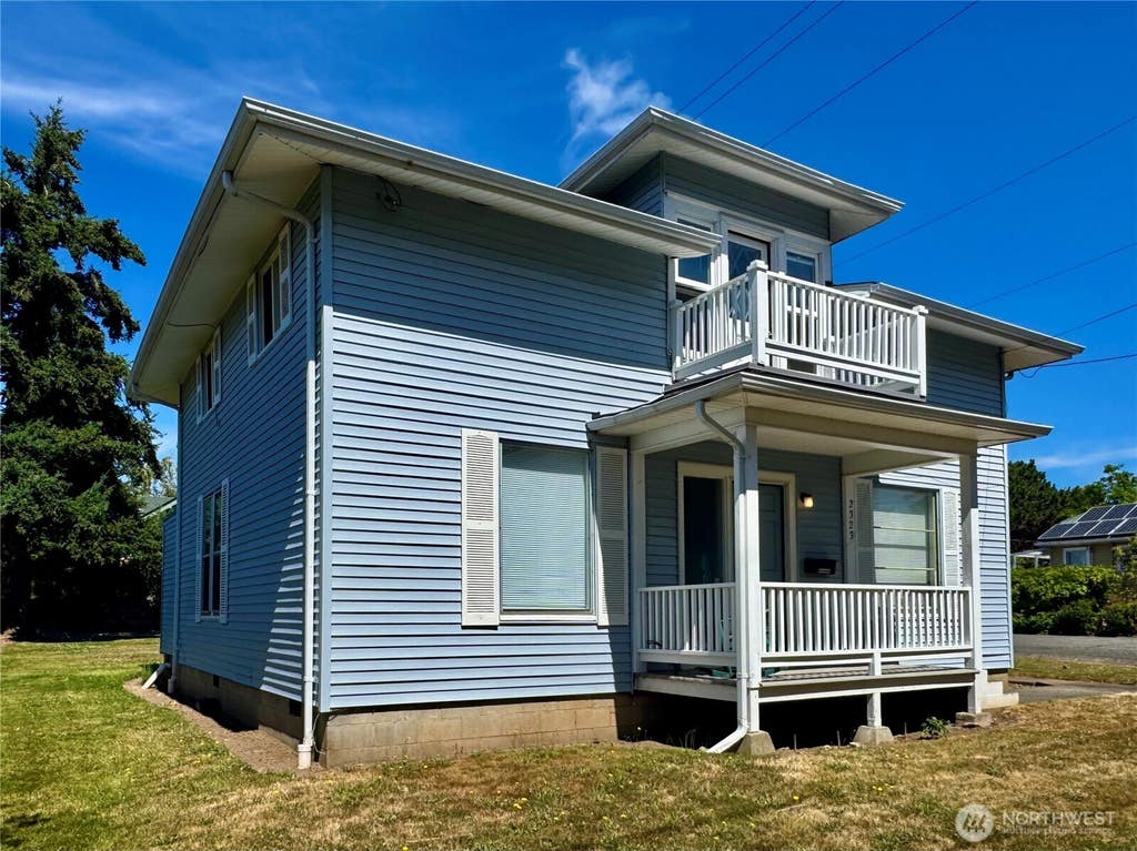 Photo of 2323 E Street, Bellingham, WA 98225 (MLS # 2565896)