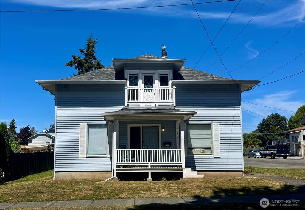 Photo of 2323 E Street, Bellingham, WA 98225 (MLS # 2565896)