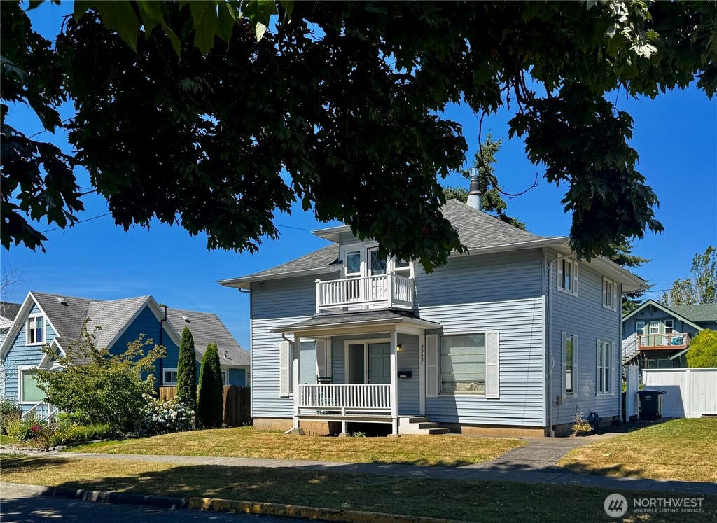 Photo of 2323 E Street, Bellingham, WA 98225 (MLS # 2565896)