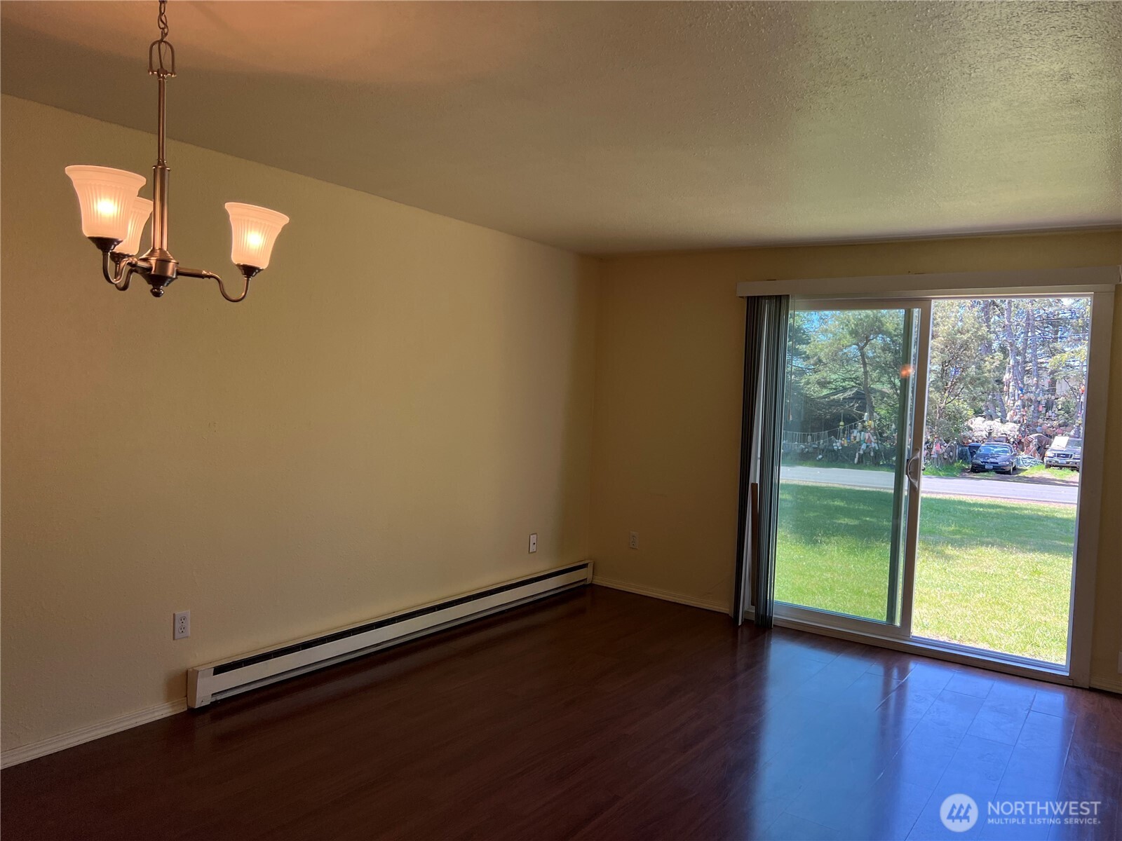 569 Sunset Avenue NE 2