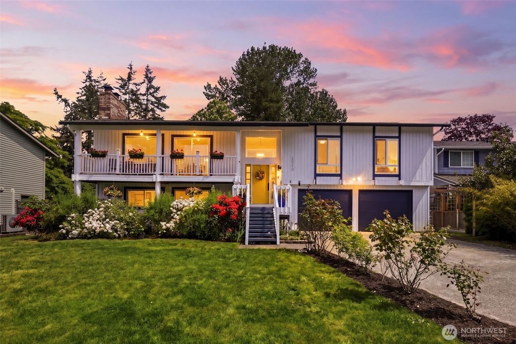 Photo of 30210 30th Avenue SW, Federal Way, WA 98023 (MLS # 2518932)