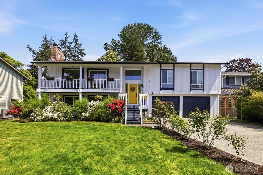 Photo of 30210 30th Avenue SW, Federal Way, WA 98023 (MLS # 2518932)