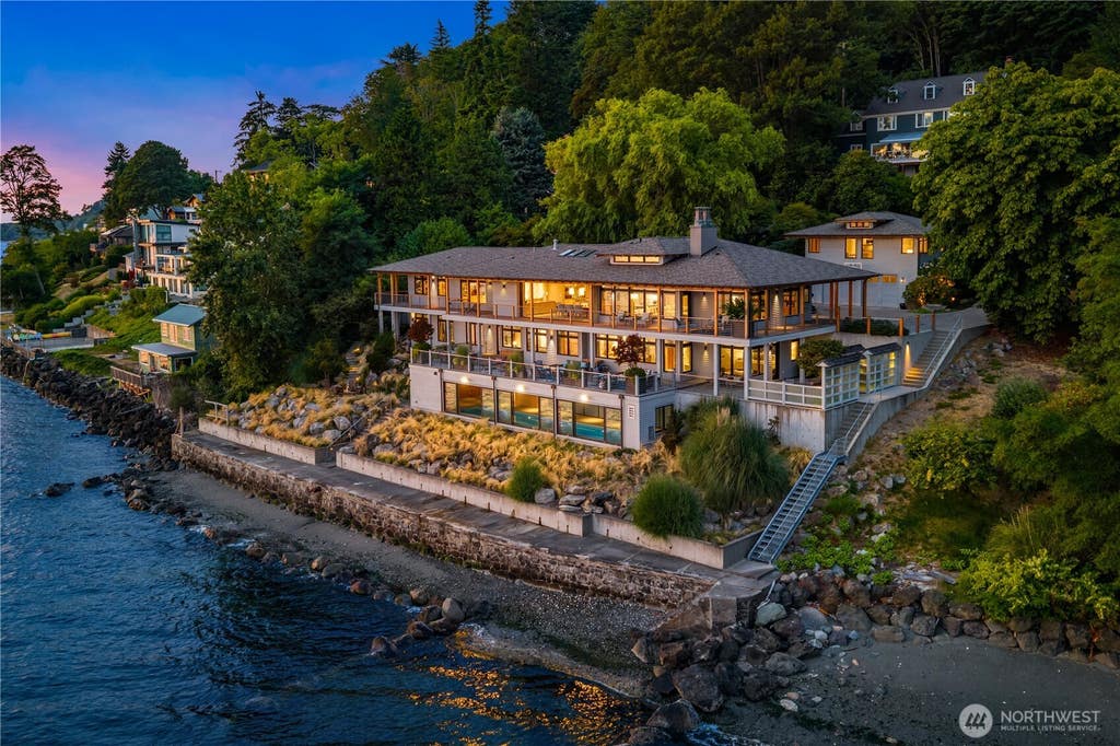 Photo of 2481 Perkins Lane W, Seattle, WA 98199 (MLS # 2572907)