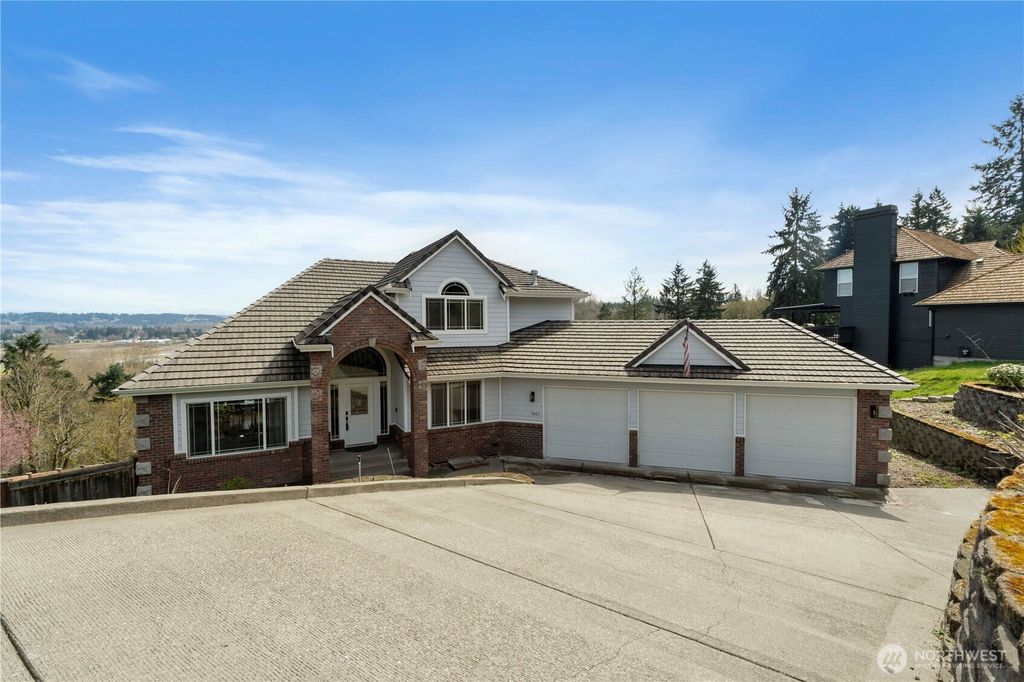 Photo of 5805 51st Ave CT E Ct, Tacoma, WA 98443 (MLS # 2490339)