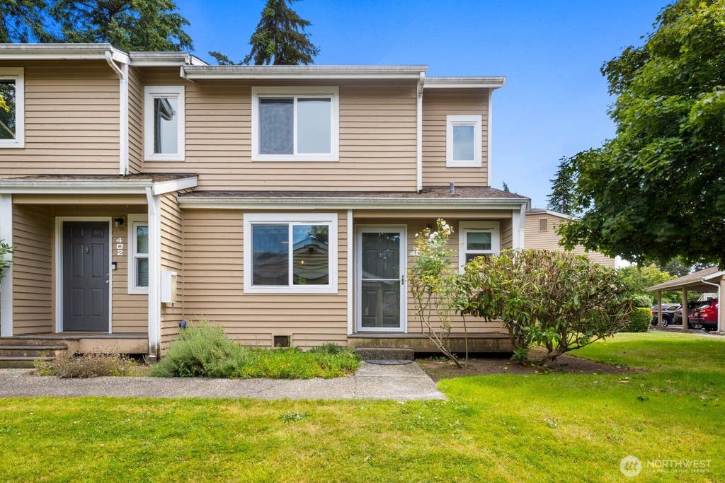 Photo of 23816 12th Place S #401, Des Moines, WA 98198 (MLS # 2518612)