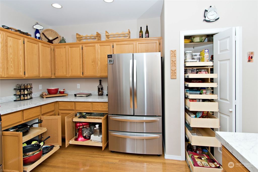 listing image 9366477947170823101