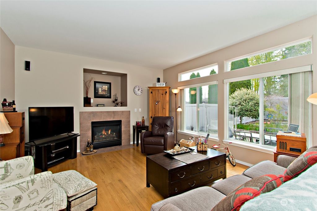 listing image 9367053731504234076