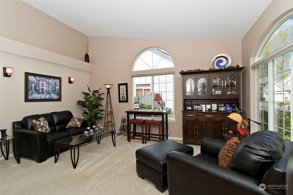 listing image 9369527856715707583