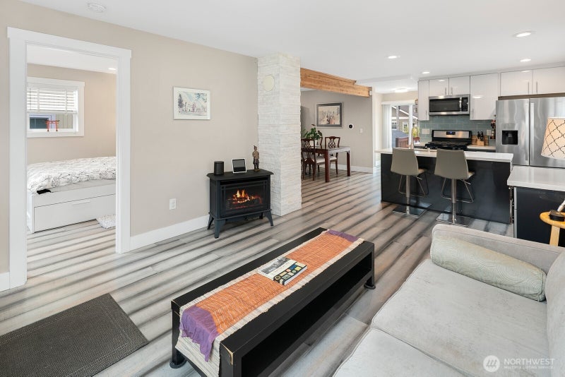 6271 Ellis Avenue S