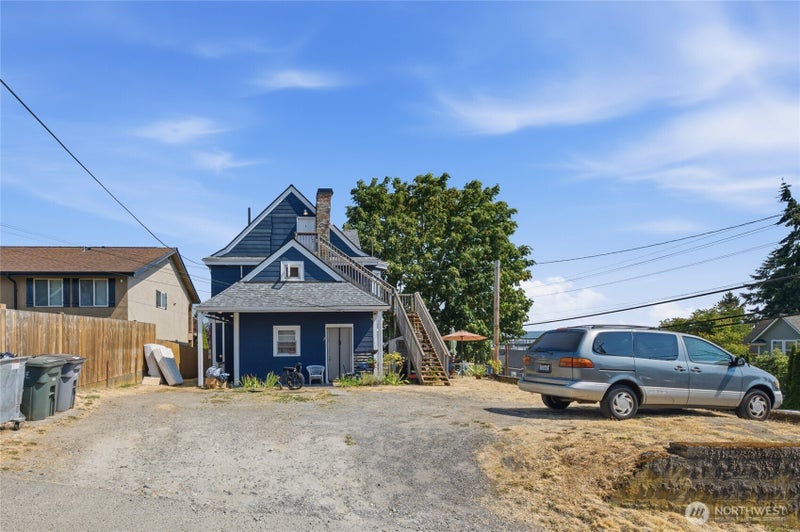 3432 Lombard Avenue
