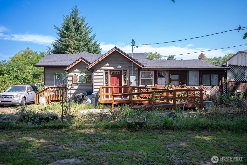 Photo of 505 Hawthorne Street, Kelso, WA 98626 (MLS # 2559237)
