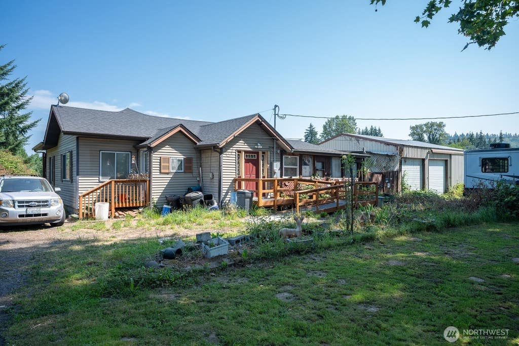 Photo of 505 Hawthorne Street, Kelso, WA 98626 (MLS # 2559237)