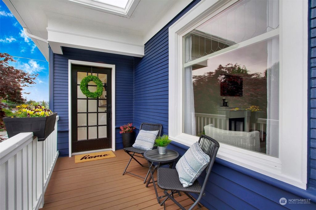 Photo of 5518 Kenwood Place N, Seattle, WA 98103 (MLS # 2243330)