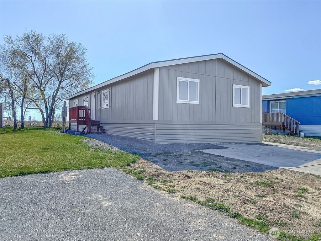 Photo of 4000 Longview Street NE #96, Moses Lake, WA 98837 (MLS # 2499138)