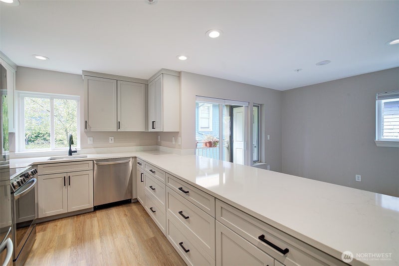 215 20th Avenue E 307