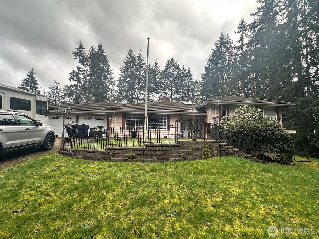 Photo of 1622 175th Street SW, Lynnwood, WA 98037 (MLS # 2395008)