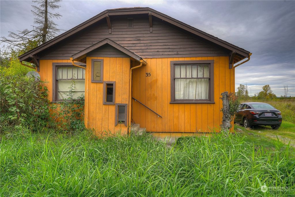 Photo of 35 11th Avenue N, Algona, WA 98001 (MLS # 2297184)