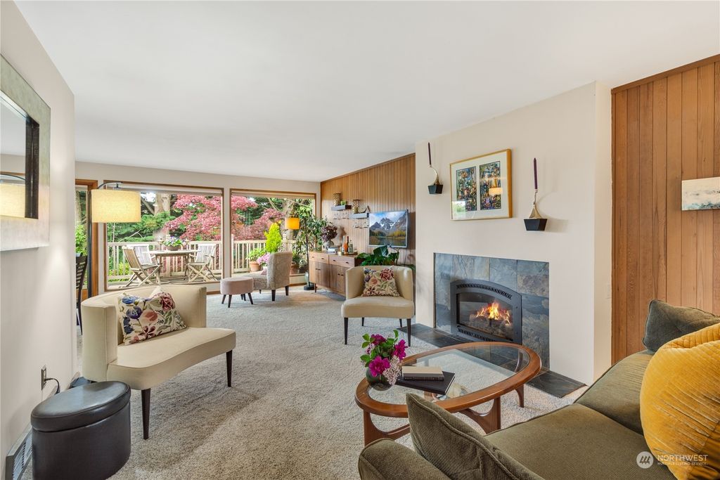 Photo of 2811 62nd Avenue SE, Mercer Island, WA 98040 (MLS # 2129524)