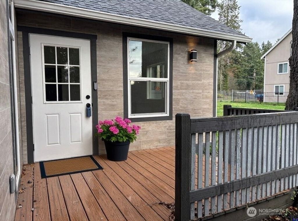 Photo of 15201 13th Avenue S, Spanaway, WA 98387 (MLS # 2455905)