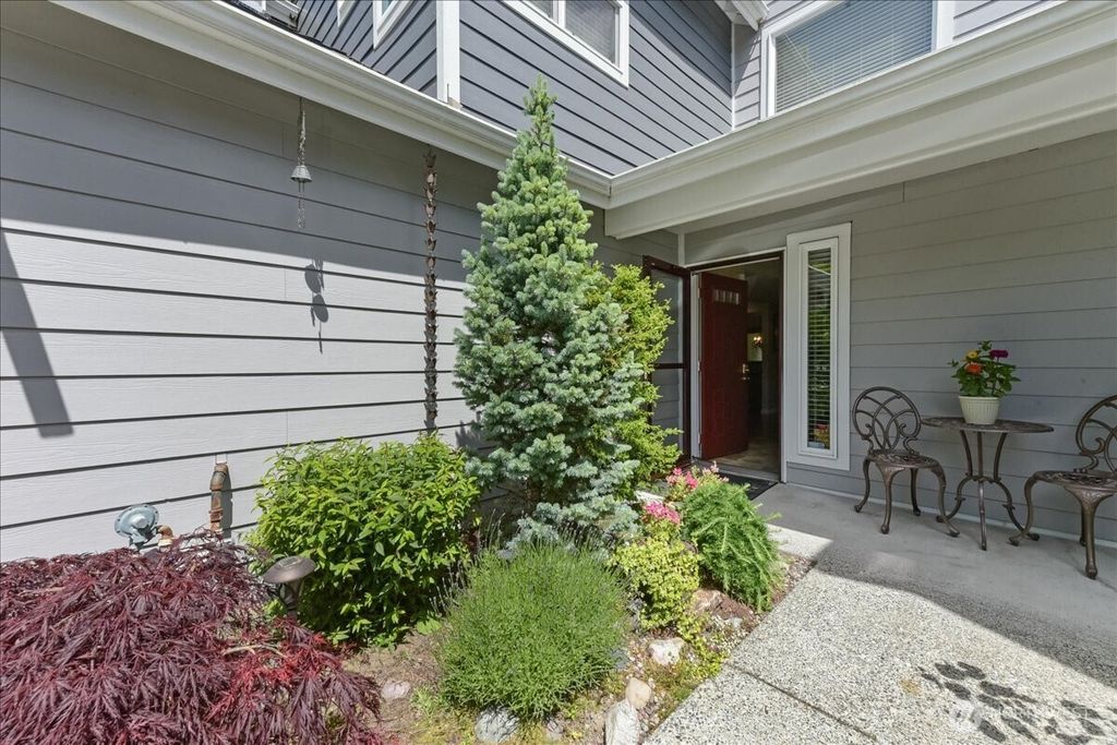 Photo of 5621 N Grove Drive #4, Mukilteo, WA 98275 (MLS # 2382628)