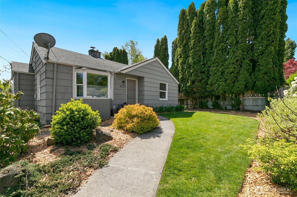 Photo of 4725 S 172nd Street, SeaTac, WA 98188 (MLS # 2361740)