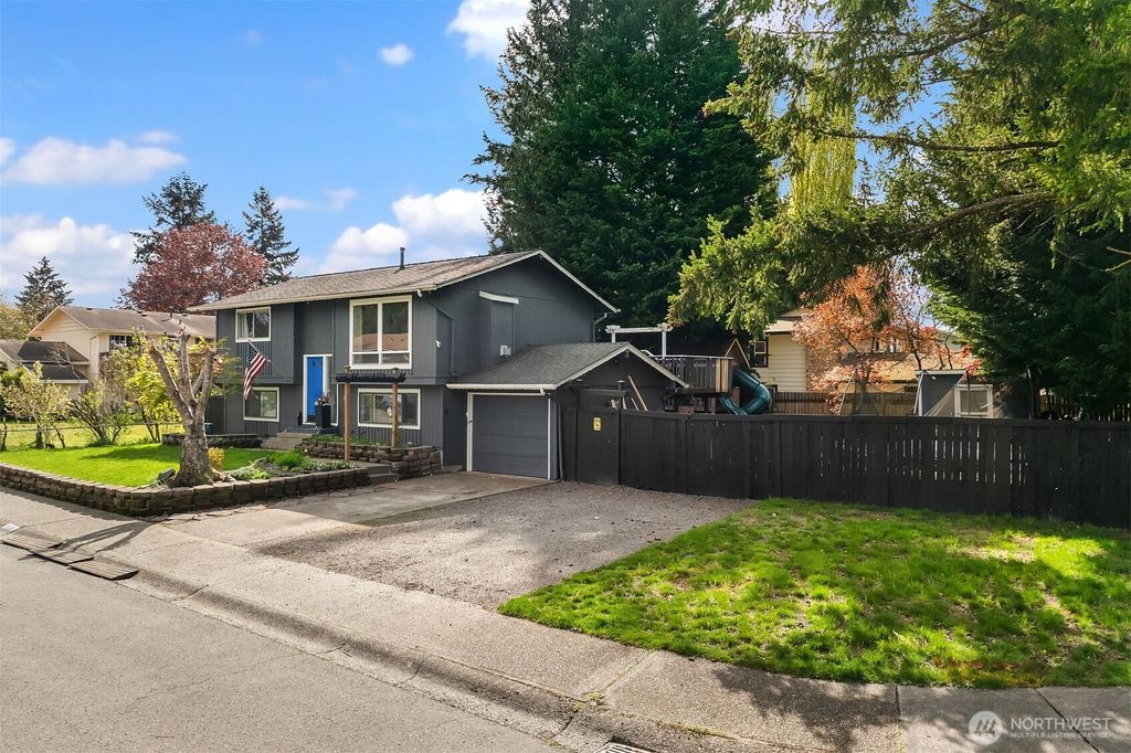 Photo of 11135 159th Avenue NE, Redmond, WA 98052 (MLS # 2363435)