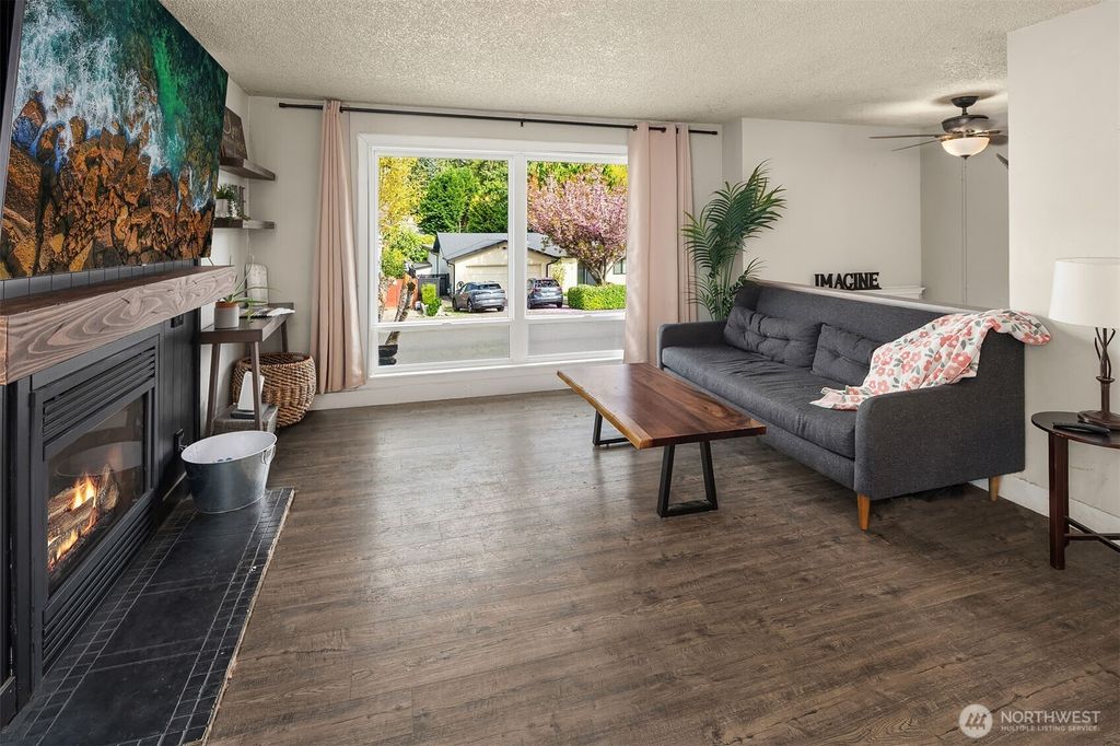 Photo of 11135 159th Avenue NE, Redmond, WA 98052 (MLS # 2363435)