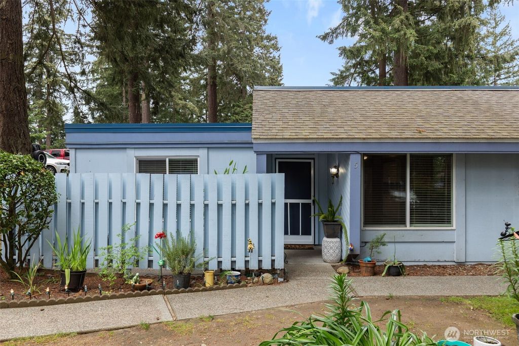 Photo of 4308 NE Sunset Boulevard #V5, Renton, WA 98059 (MLS # 2525159)