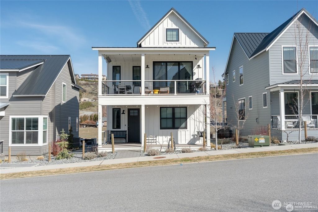 Photo of 117 Bluebell Lane, Chelan, WA 98816 (MLS # 2497460)