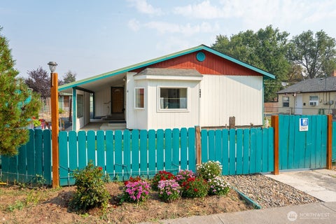 Photo of 322 3rd Avenue SE, Soap Lake, WA 98854 (MLS # 2565057)