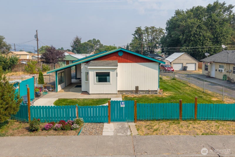 322 3rd Avenue SE