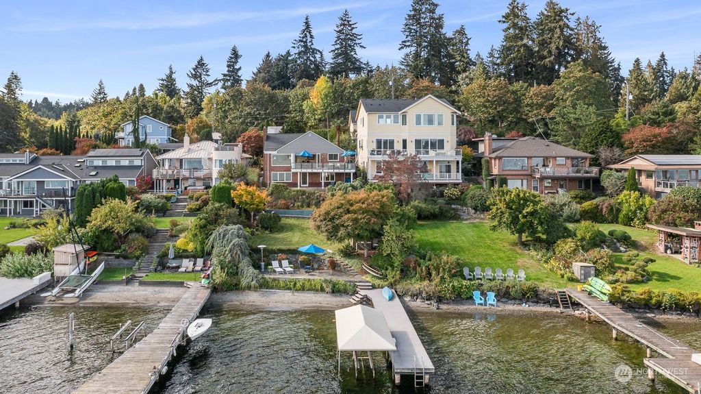 Photo of 9522 Lake Shore Boulevard NE, Seattle, WA 98115 (MLS # 2296962)