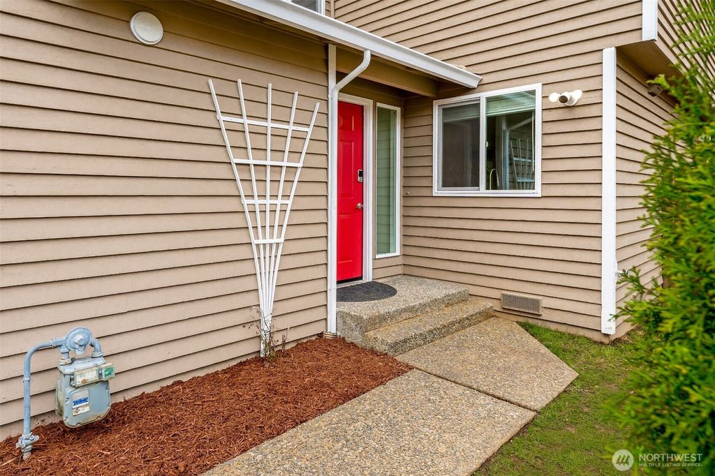 Photo of 13324 NE 138th Pl Pl, Kirkland, WA 98034 (MLS # 2526779)