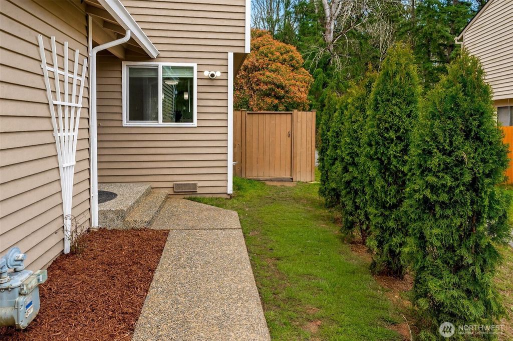 Photo of 13324 NE 138th Pl Pl, Kirkland, WA 98034 (MLS # 2526779)