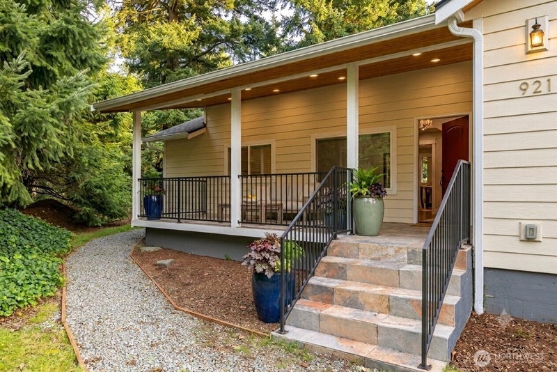 921 Autumn Lane 203